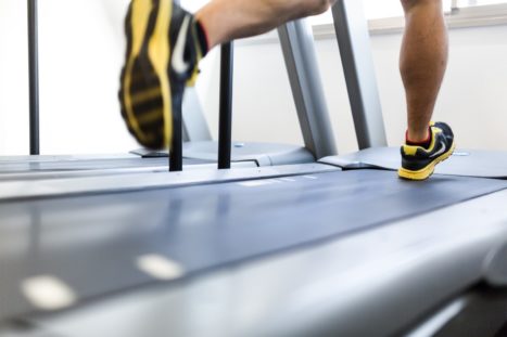【足の指】を強化するとバドミントンに大切な2つが上達する