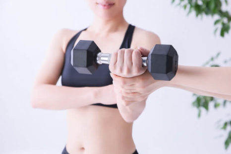 ダンベルを手軽に使かうバドミントンのトレーニング